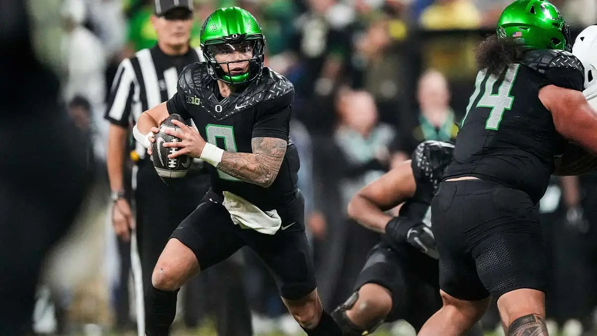Dillon-Gabriel-rushes-up-the-field