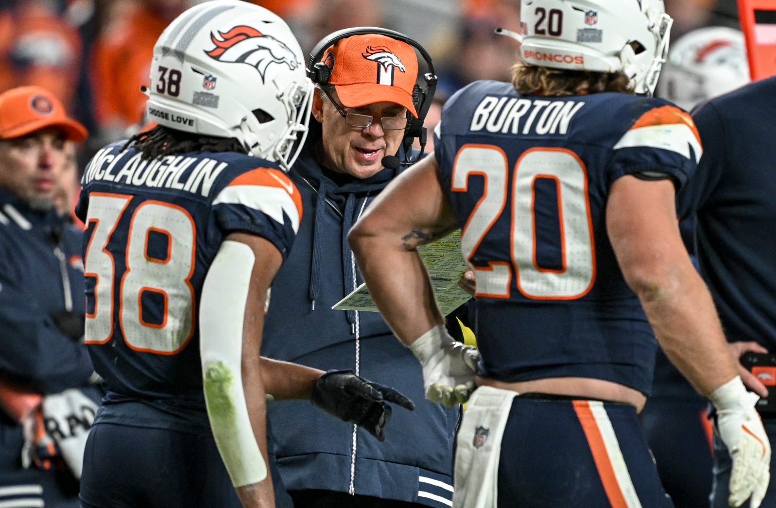 TDP-L-BRONCOS-BROWNSAO1_3052xx