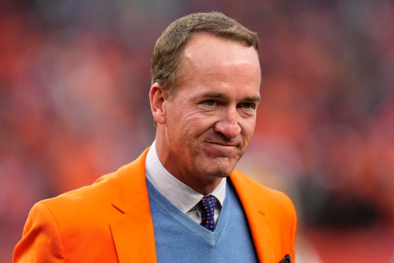 Manning_Tennessee_Football_11564
